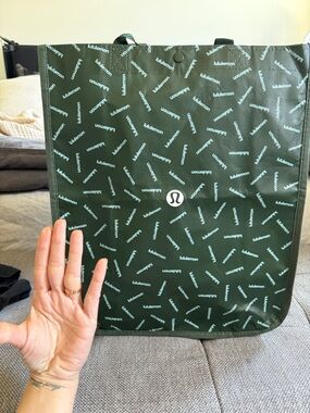 Lululemon large shopping bag